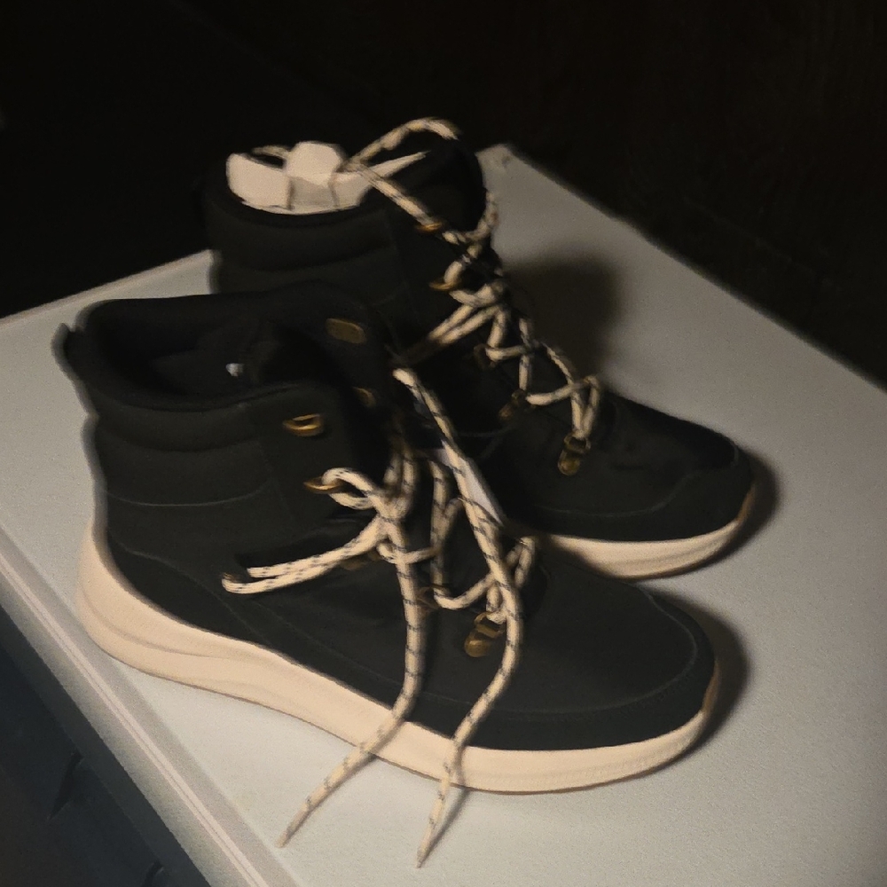 Universal Thread Black and Cream High-Top Sneakers